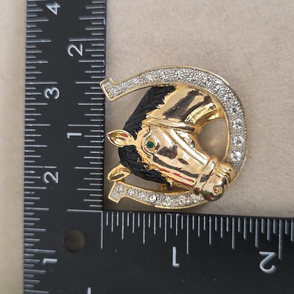 Vintage 80s Equestrian Horse with Horseshoe Brooch Pin - Picture 7 of 8